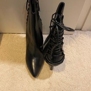 *like new* Steve Madden “darona” bootie!